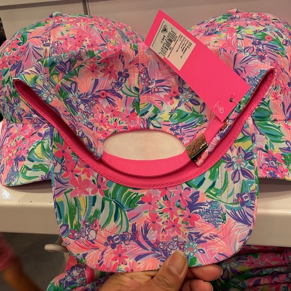 Disney Parks x Lilly Pulitzer Minnie Mouse and Daisy Duck Baseball Cap - Picture 2 of 5